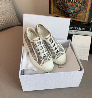 디올 스니커즈