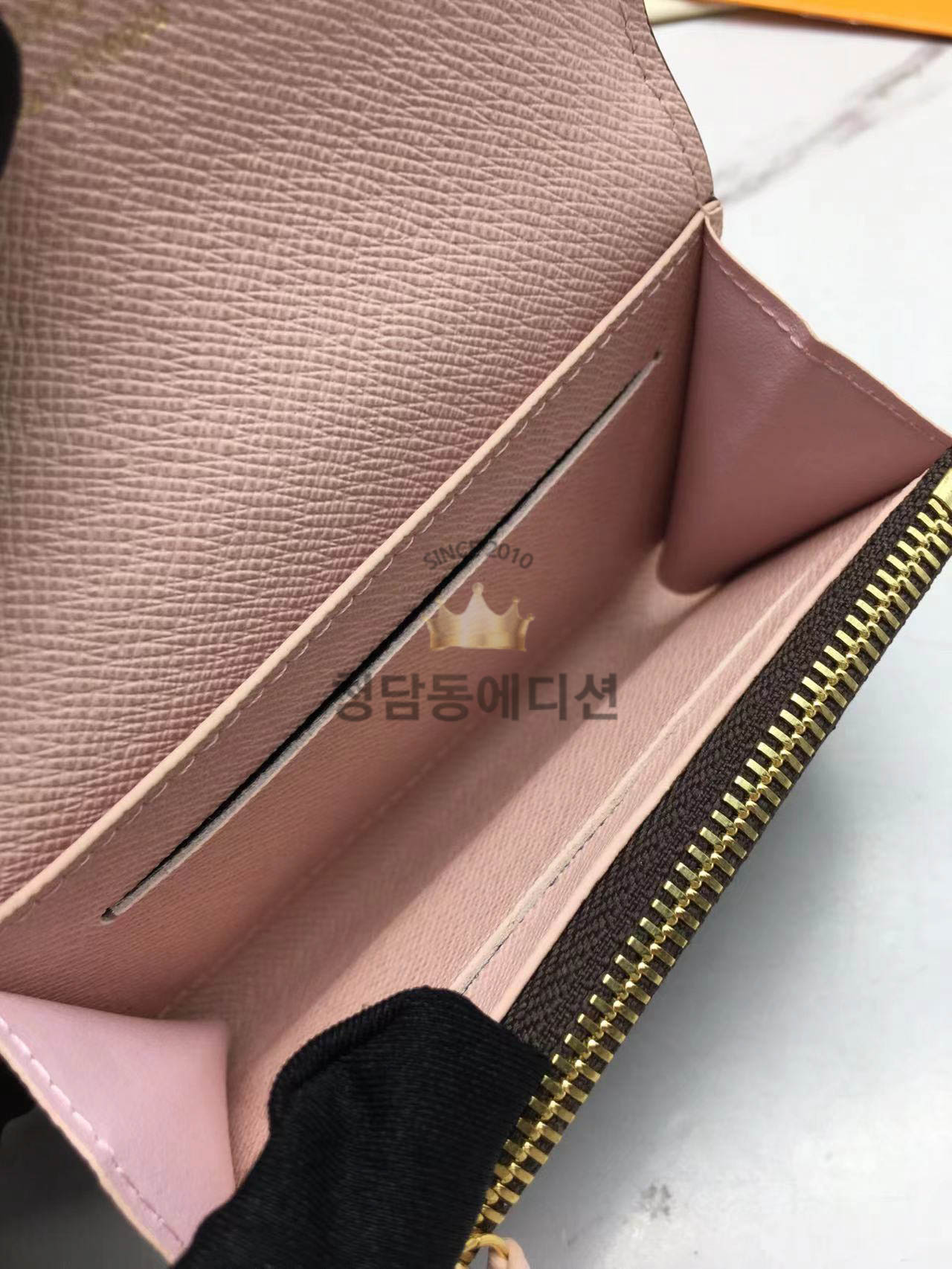 루이비통 로잘리 코인퍼스 (내부 연한 핑크)