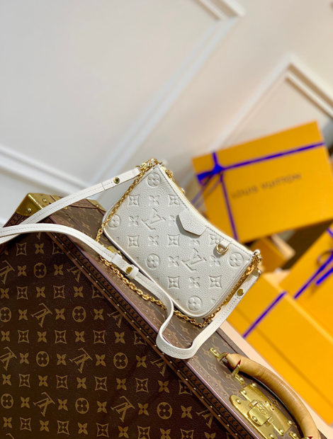 루이비통 이지 파우치 온스트랩 M81066