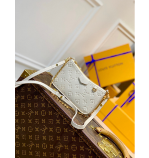 루이비통 이지 파우치 온스트랩 M81066