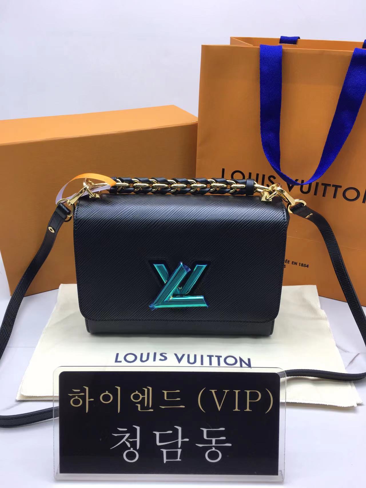 루이비통 트위스트 WOC 체인 숄더백 M59896