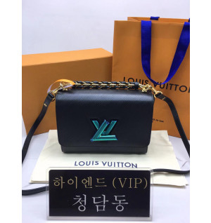 루이비통 트위스트 WOC 체인 숄더백 M59896