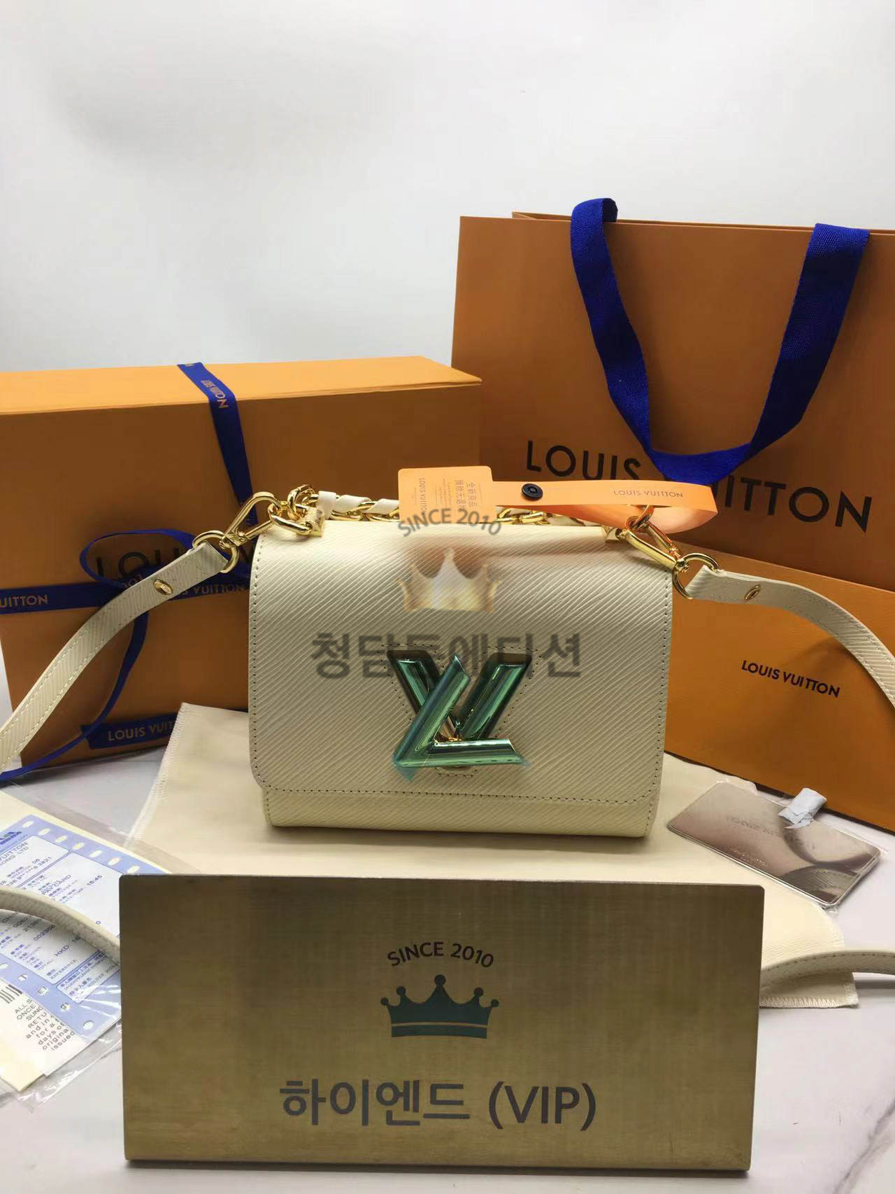 루이비통 트위스트 WOC 체인 숄더백 M59896