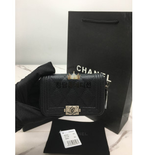 샤넬 보이 작은캐비어스킨 지퍼 카드지갑