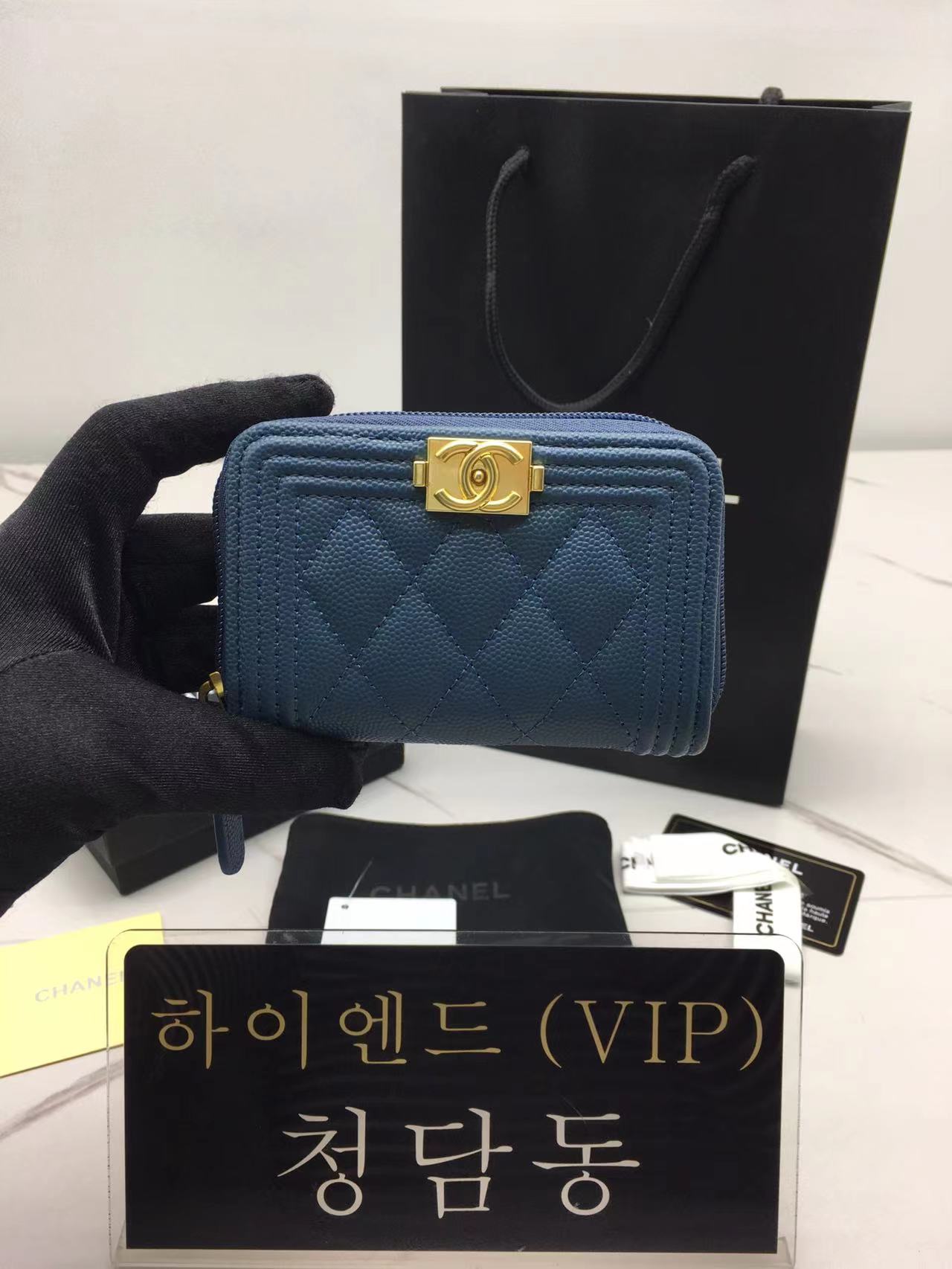 샤넬 보이 작은캐비어스킨 지퍼 카드지갑