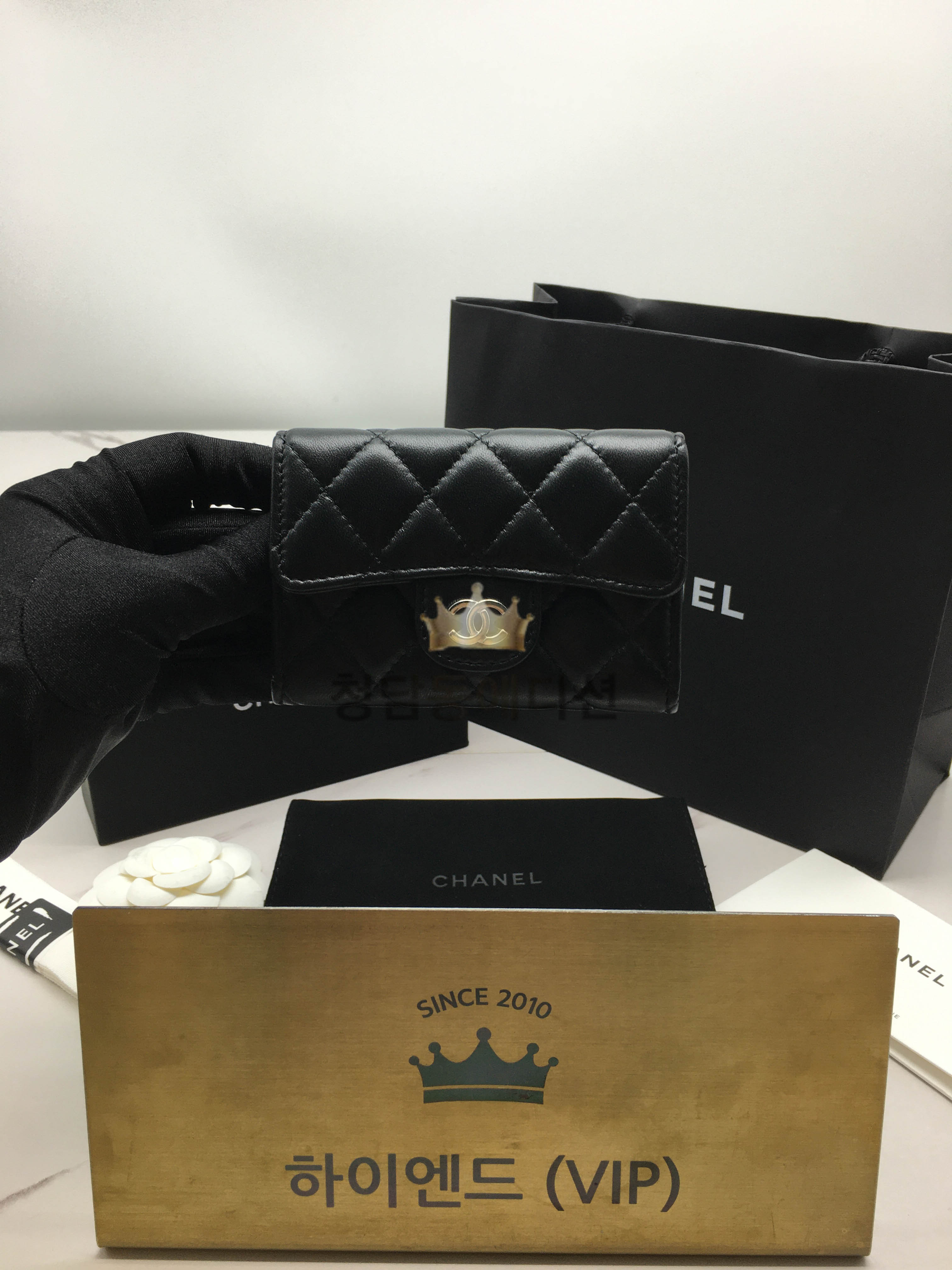 샤넬 클래식 램스킨 카드지갑 은장