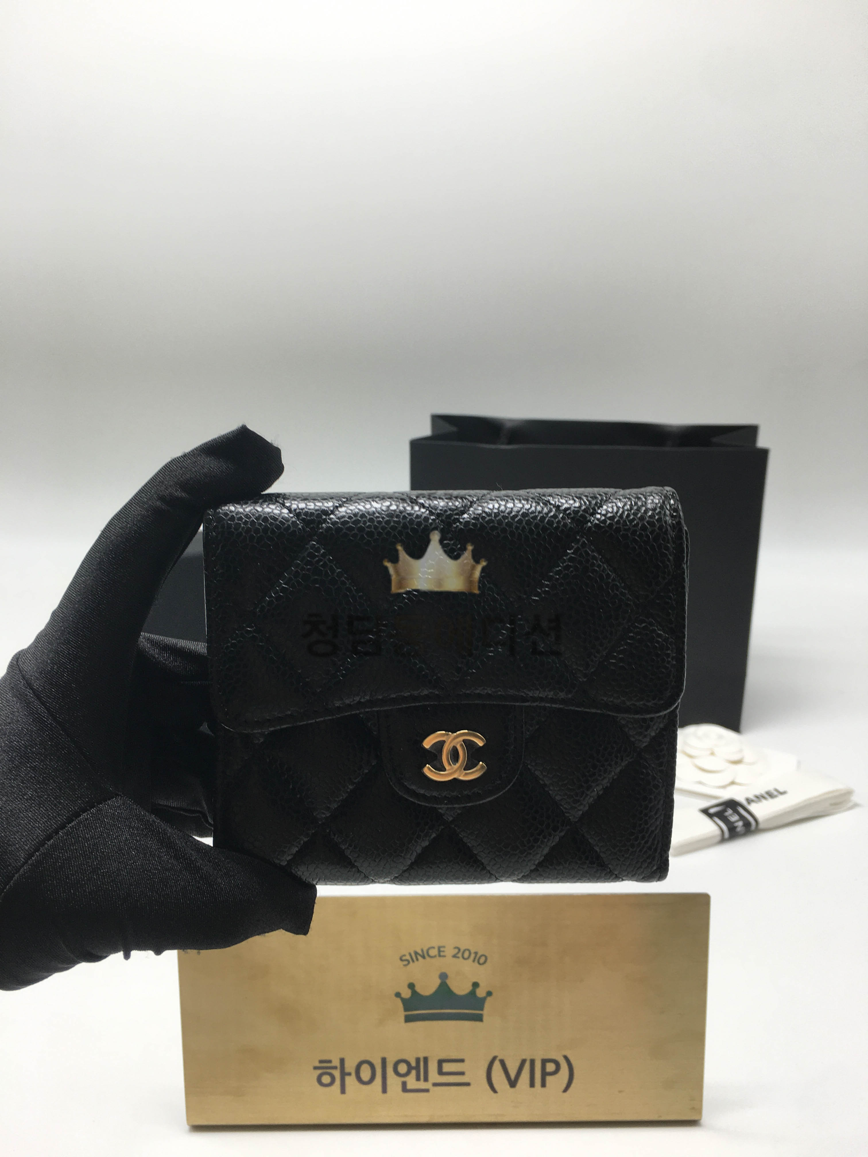 샤넬 클래식 캐비어 플랩 지갑 금장