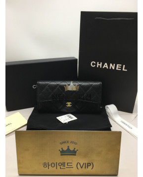 샤넬 클래식 캐비어스킨 플랩 장지갑 (금장)