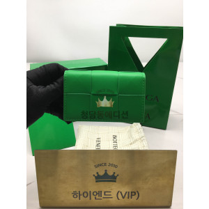 보테가베네타 맥시 인트레치아토 플랩 카드케이스
