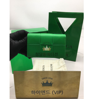 보테가베네타 맥시 인트레치아토 플랩 카드케이스