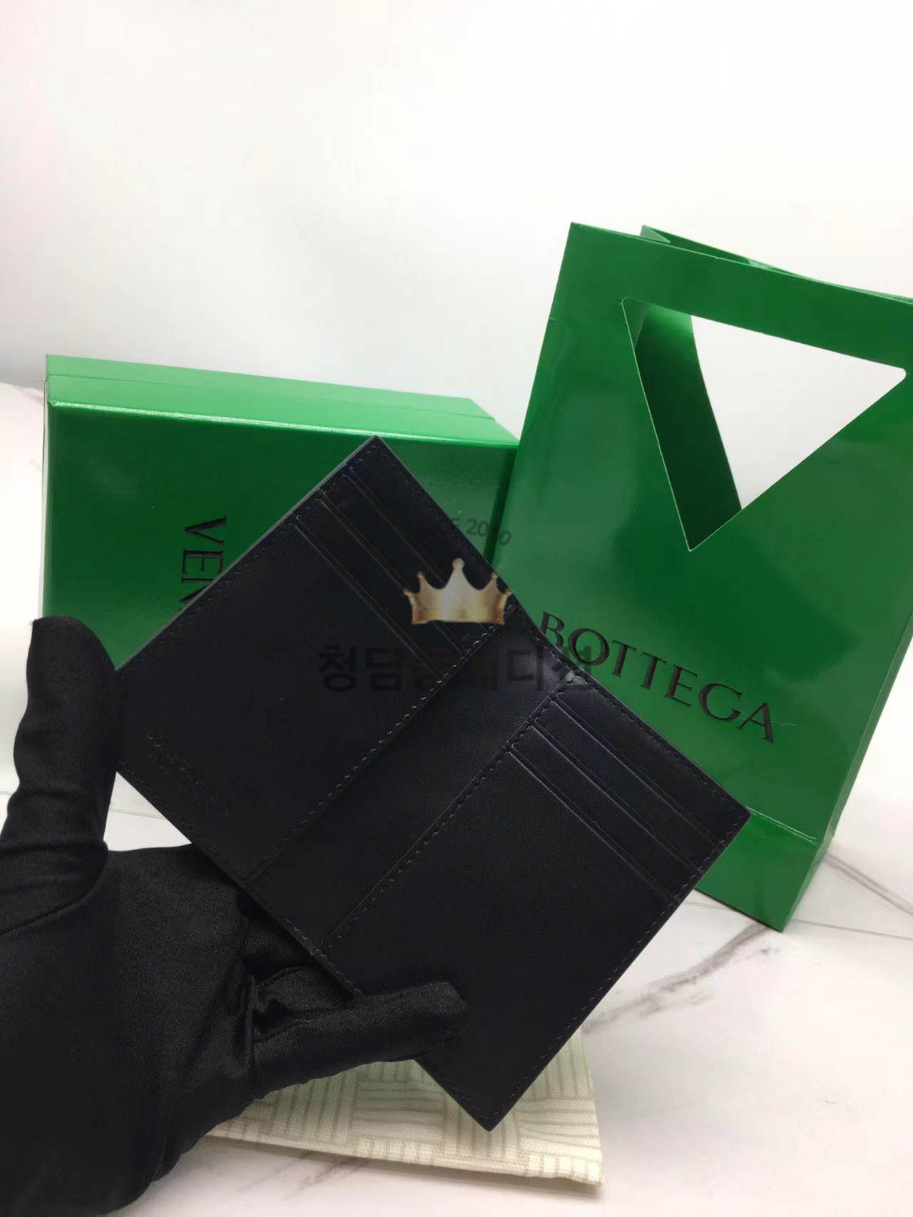 보테가베네타 인트레치아토 플랩 카드케이스 (컬러 올블랙)