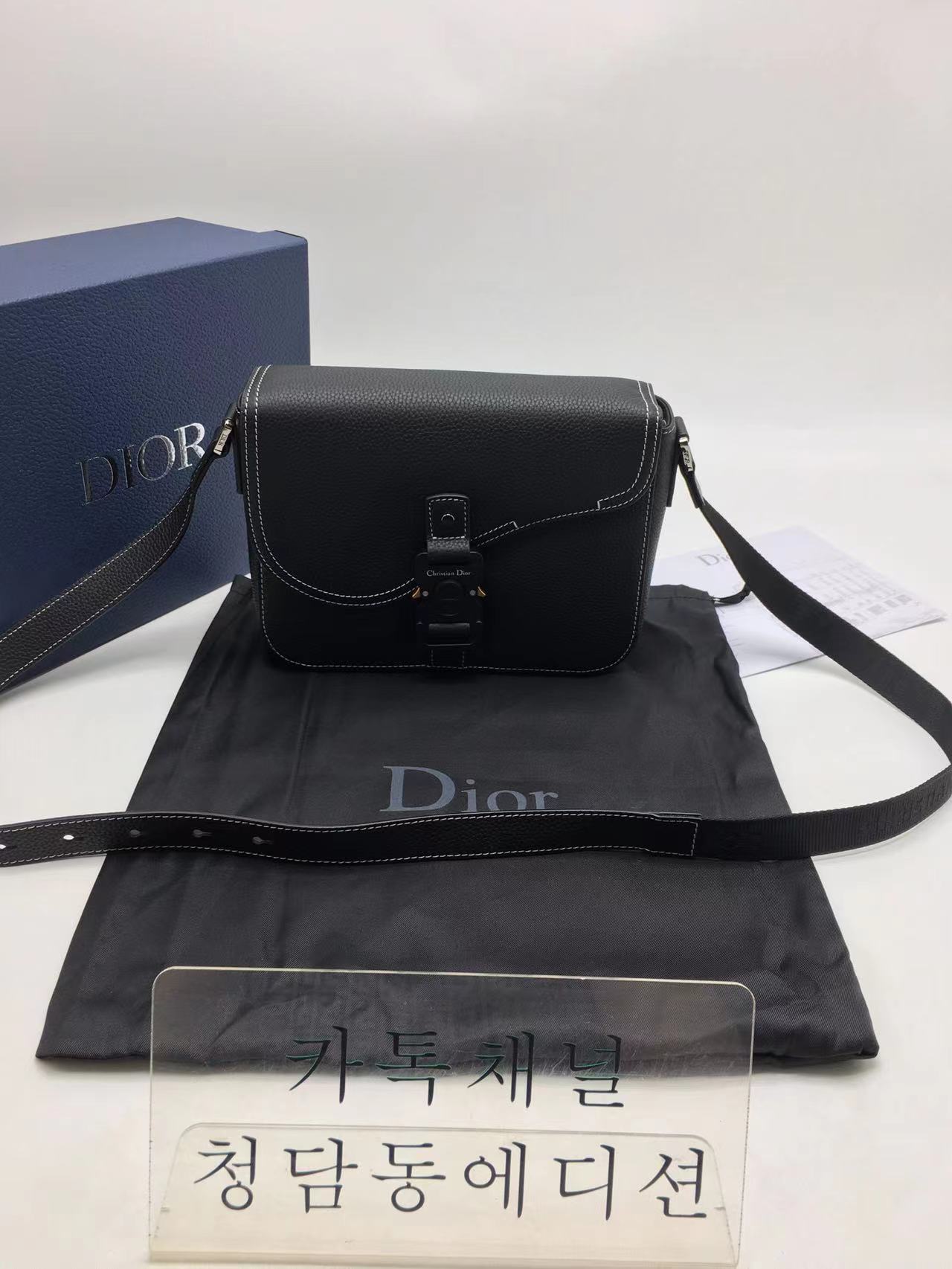 디올 CD 새들 메신저백