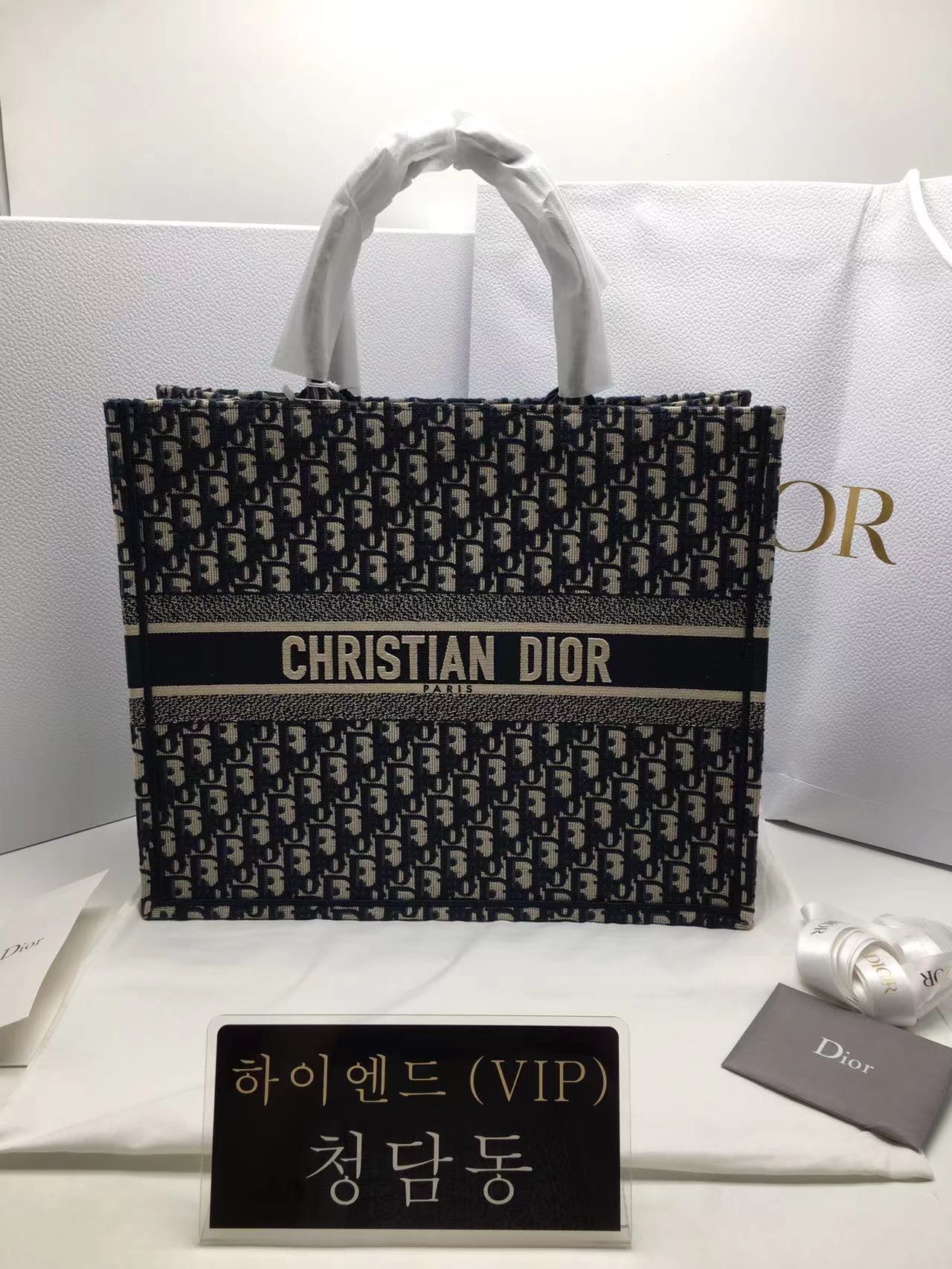 디올 북토트백 라지