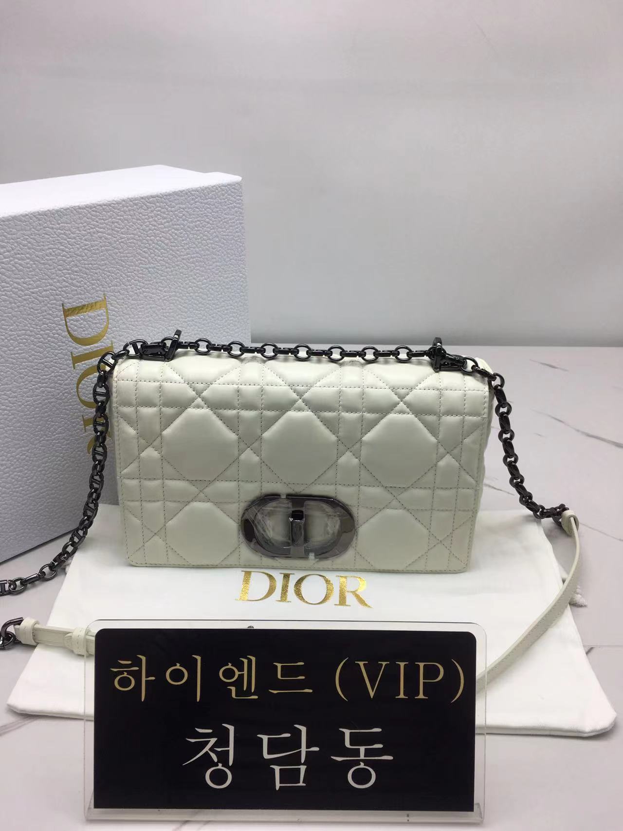 디올 카로백 미디움