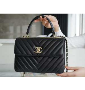 샤넬 트렌디 CC 탑핸들 쉐브론