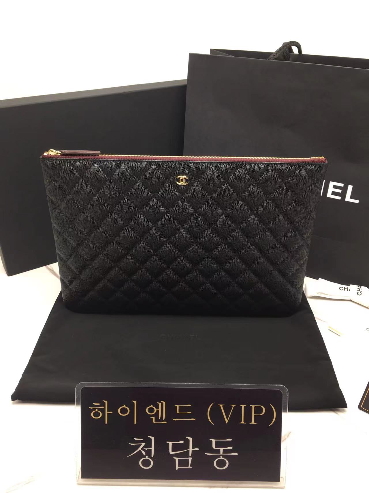 샤넬 클래식 캐비어 클러치백 금장 (미디움 / 라지)