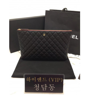 샤넬 클래식 캐비어 클러치백 금장 (미디움 / 라지)