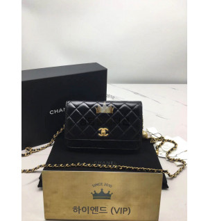 샤넬 골드볼 플랩 WOC