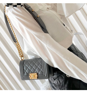 샤넬 미니 보이백 캐비어스킨