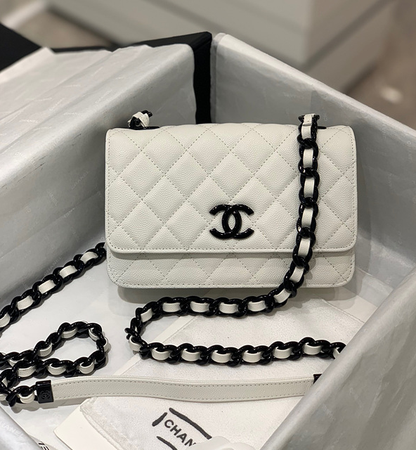 샤넬 클래식 WOC 블랙 코팅 버클 체인 월릿