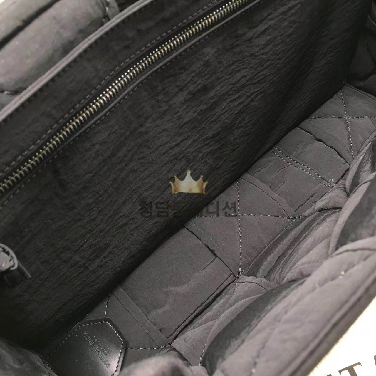 보테가베네타 패딩 테크 카세트백 라지