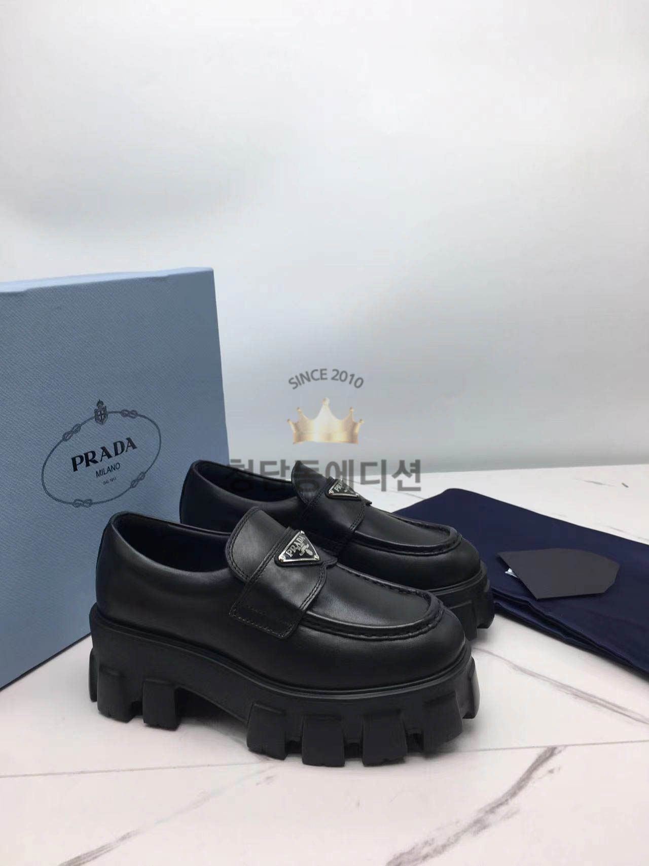 프라다 브러시드 로퍼