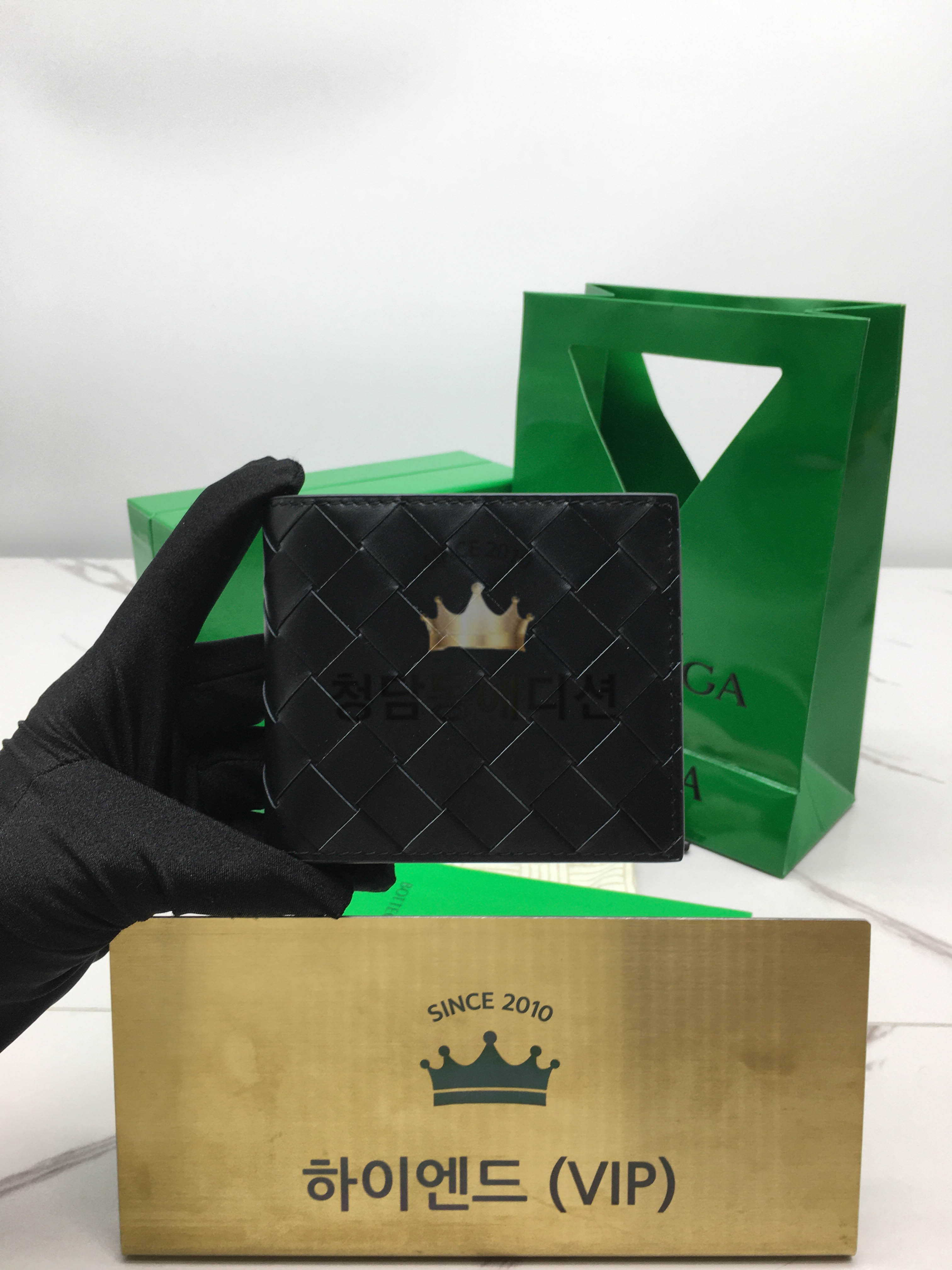 보테가베네타 인트레치아토 폴더형 반지갑 (올 블랙) 605721