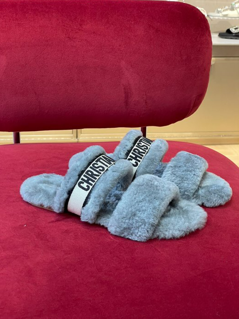 디올 쉐즈 모이시어링 퍼 슬라이드