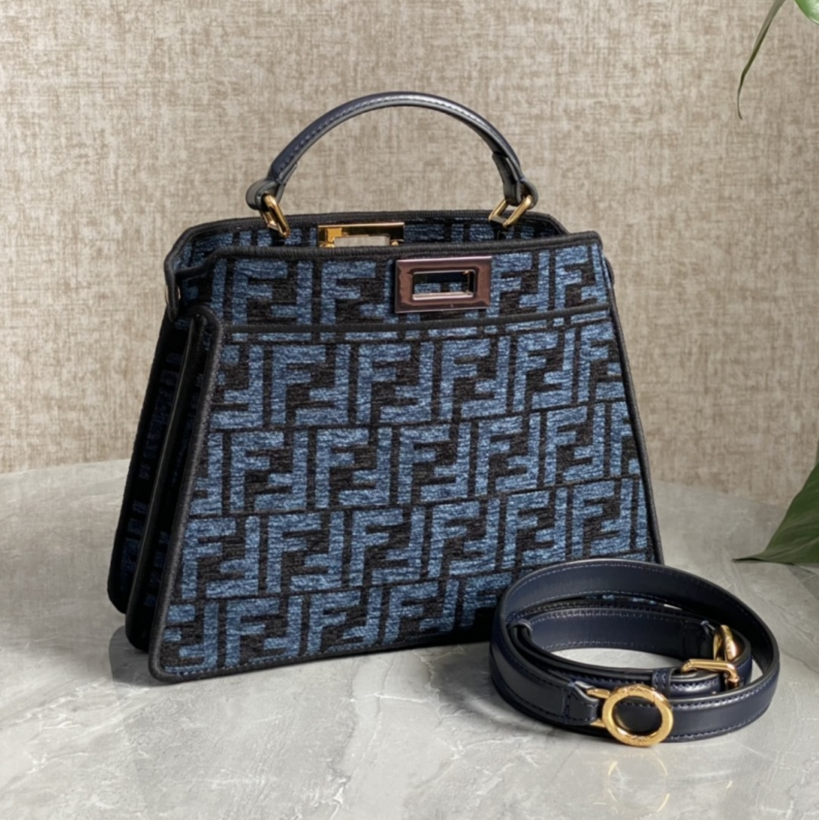 펜디 피카부 I SEE U 스몰