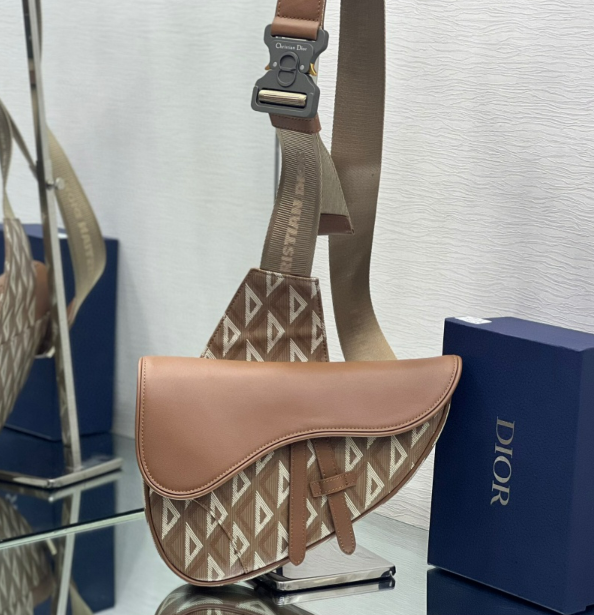 디올 다이아몬드 CD 새들백 스몰