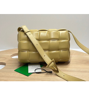 보테가베네타 패딩 카세트백