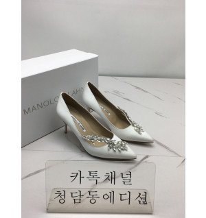 마놀로 블라닉 펌프스 (7cm)