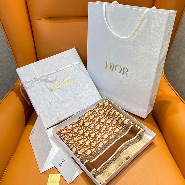 디올 실크 스카프