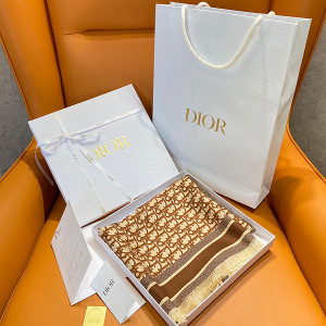 디올 실크 스카프