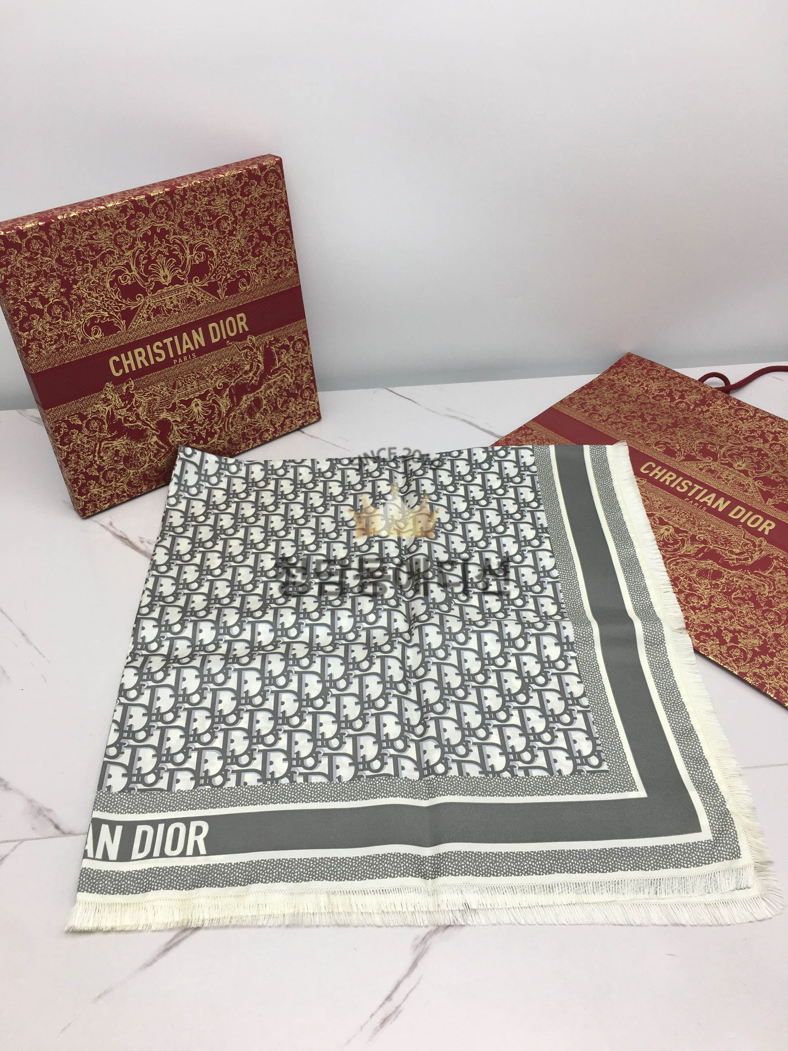 디올 실크 스카프