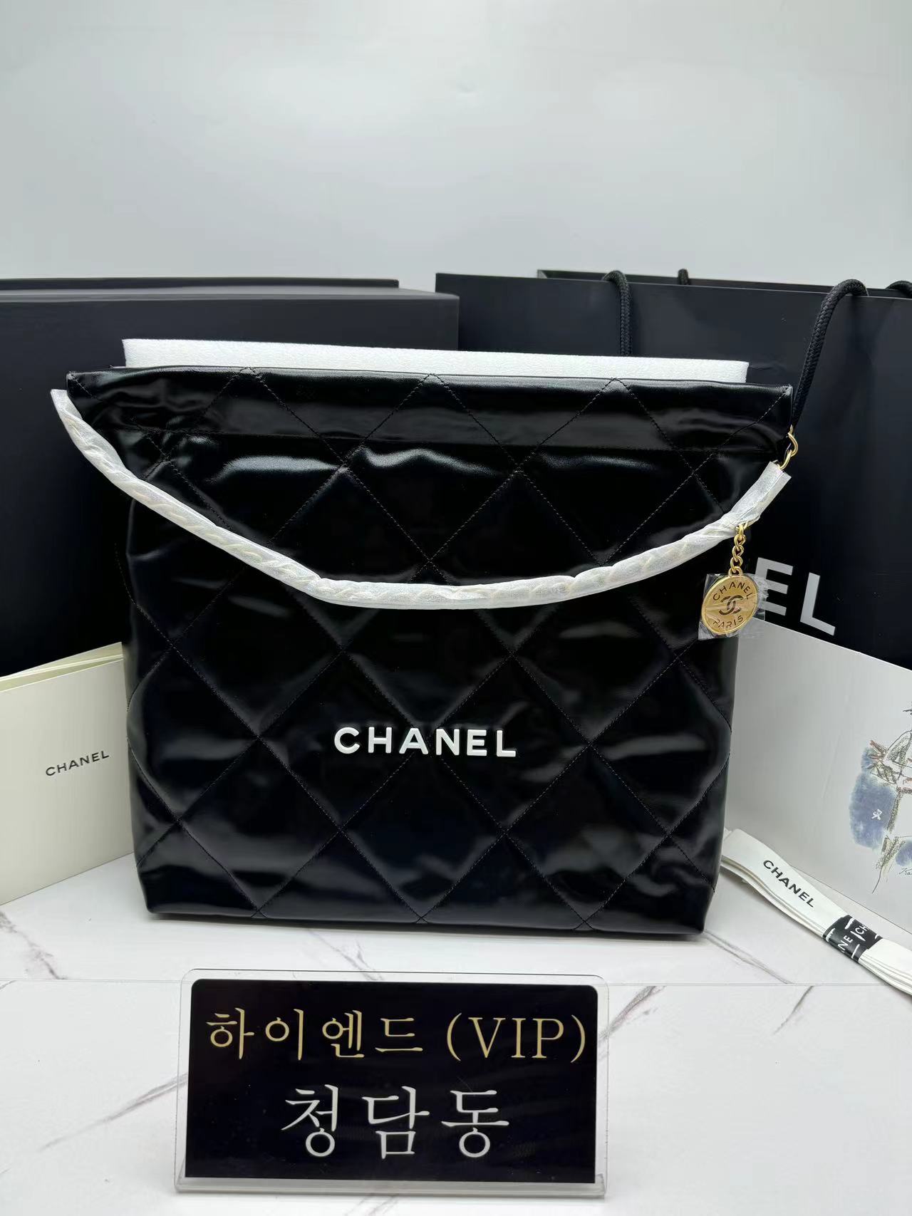 샤넬 22백 미디움 (로고컬러 화이트) (upgrade ver.)