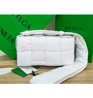 보테가베네타 패딩 테크 카세트백 (안감 패러킷) (하이엔드급)