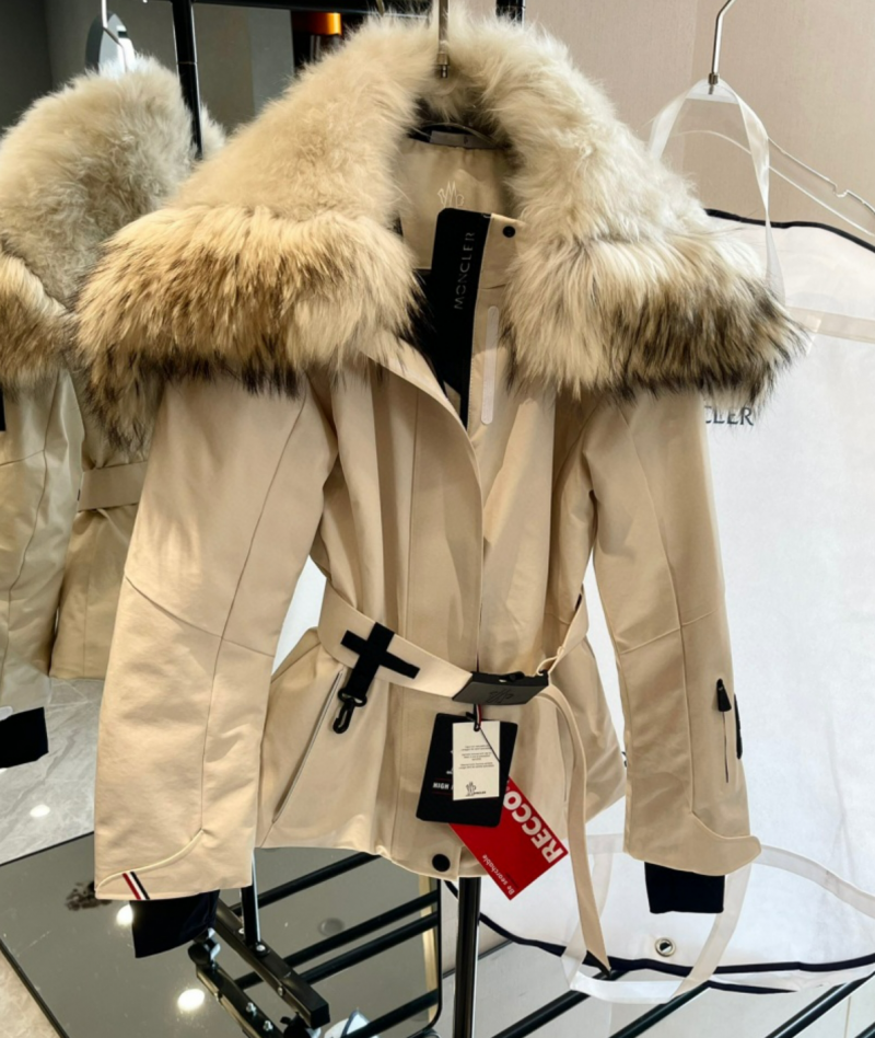 몽클레어 TRIATEL 코요테퍼 구스다운