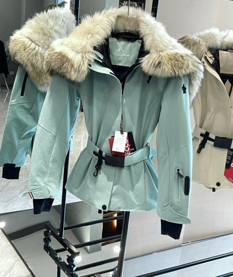 몽클레어 TRIATEL 코요테퍼 구스다운