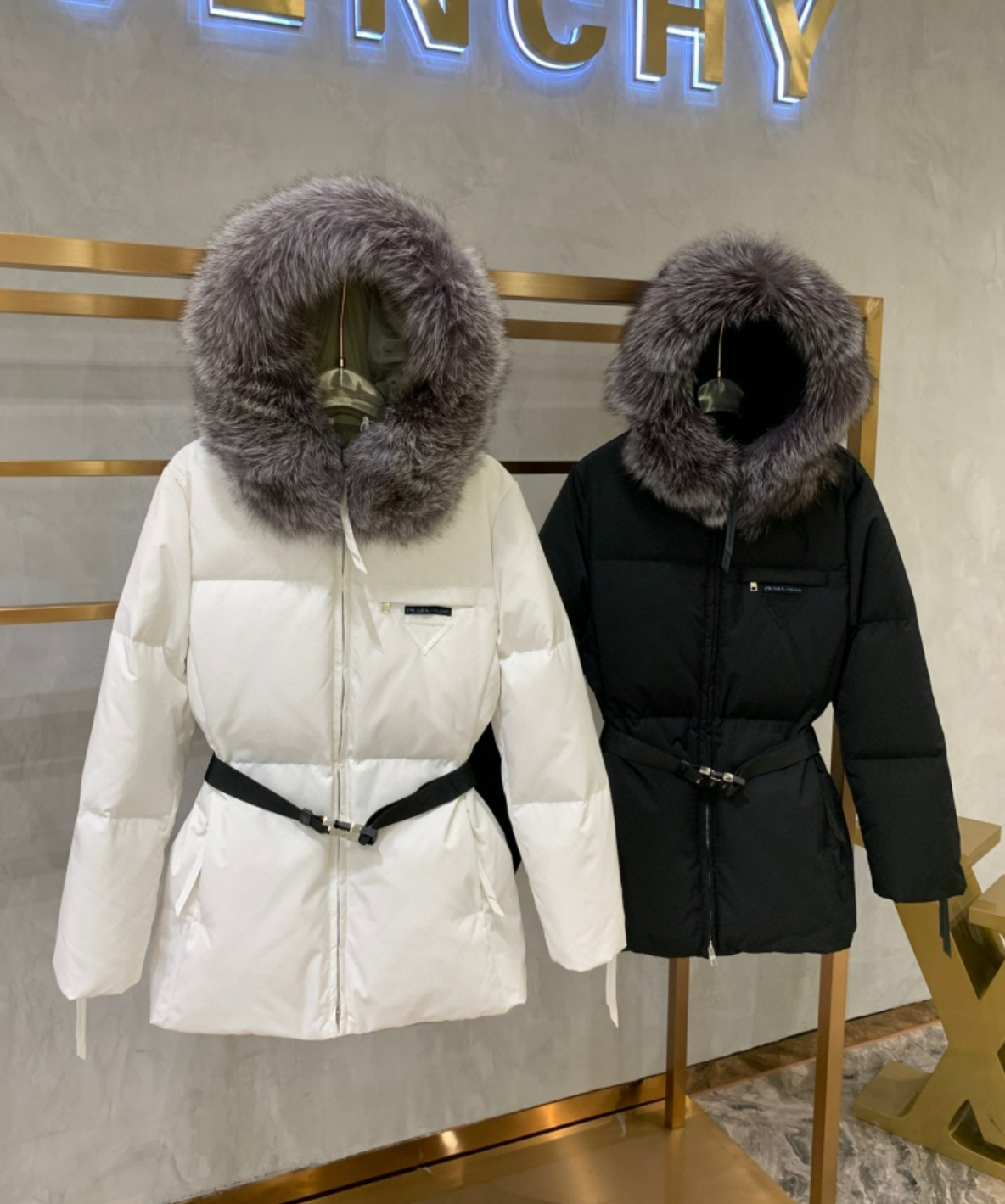 프라다 송혜교 패딩 (폭스퍼)