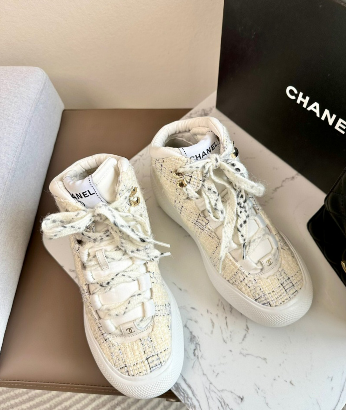 샤넬 트위드 크루즈 스니커즈