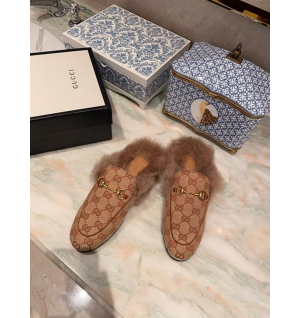 구찌 GG 홀스빗 퍼 블로퍼