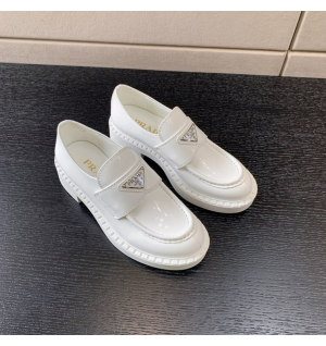 프라다 prd 브러시드 로퍼