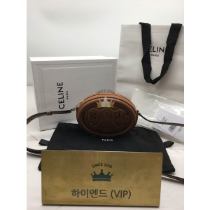 셀린느 크로스바디 오벌 펄스 퀴르 트리오페 미니백 101703 (Renewal ver.)