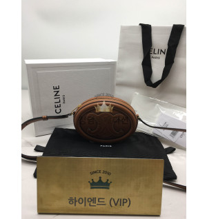 셀린느 크로스바디 오벌 펄스 퀴르 트리오페 미니백 101703 (Renewal ver.)