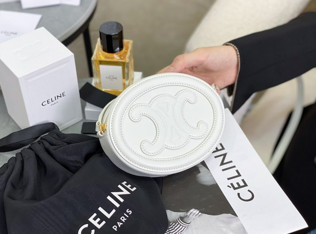 셀린느 크로스바디 오벌 펄스 퀴르 트리오페 미니백 101703 (Renewal ver.)