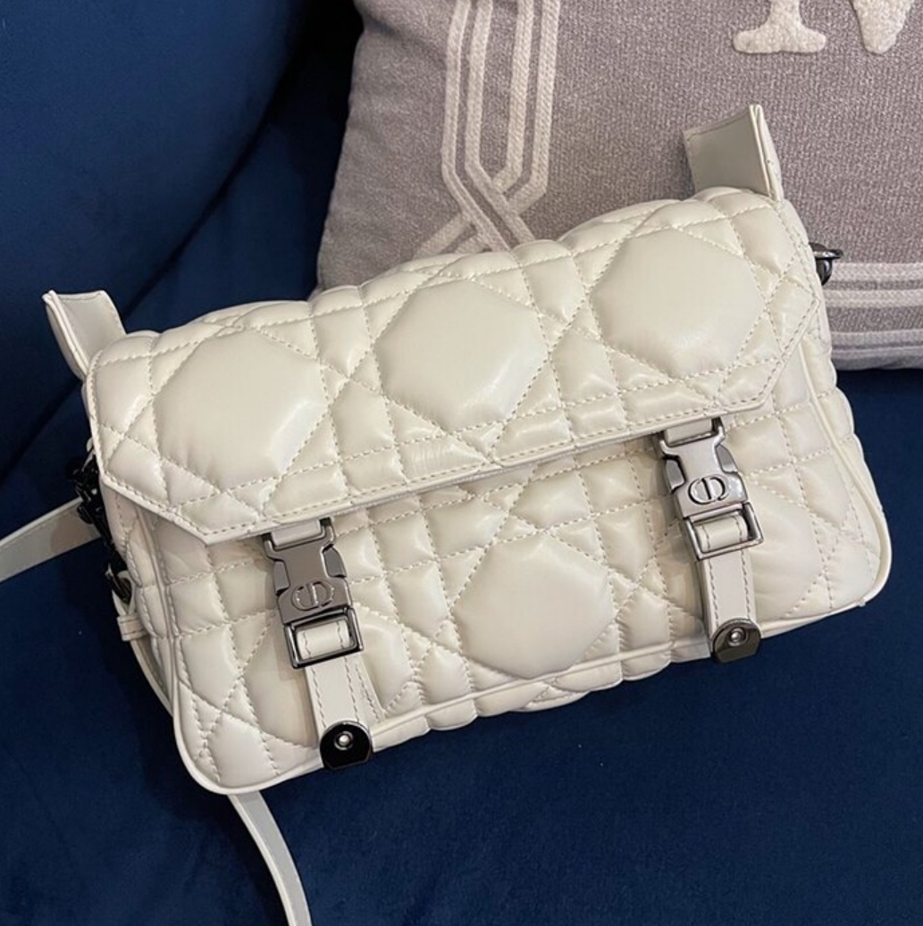 디올 매크로까나쥬 캠프백 스몰 (컬러 블랙, 화이트)