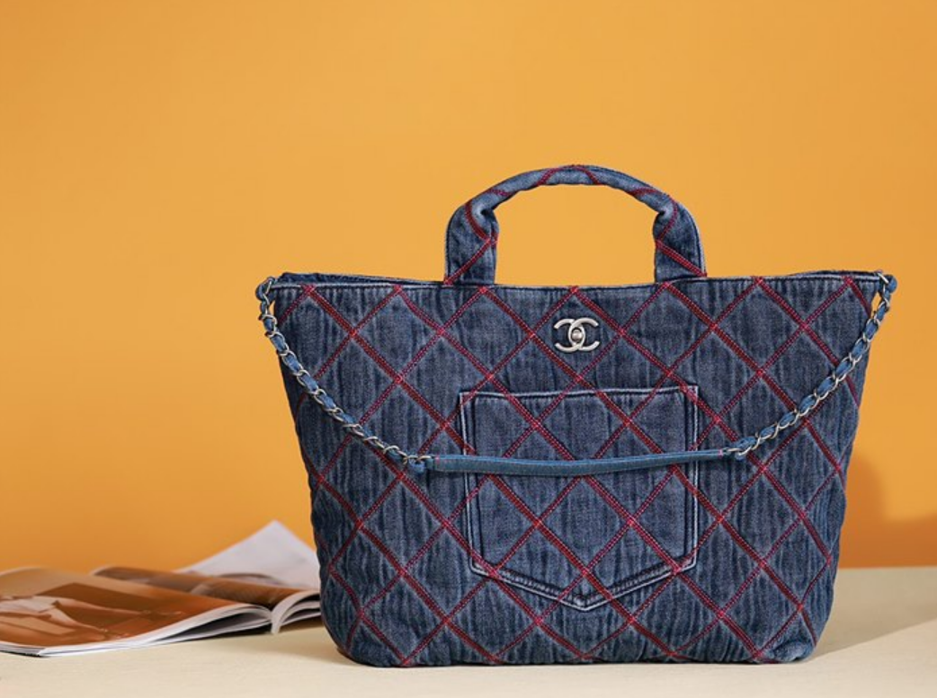 샤넬 22C 코코 데님 비치 쇼퍼백