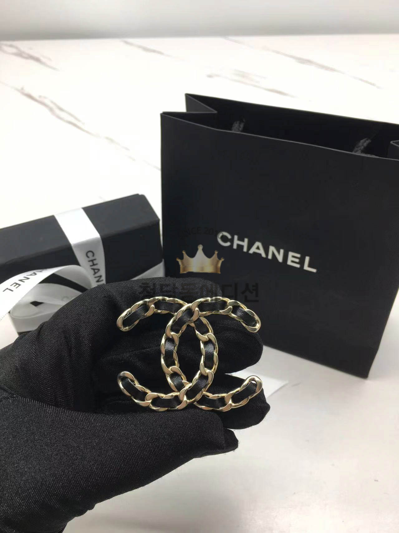 샤넬 cc 19브로치