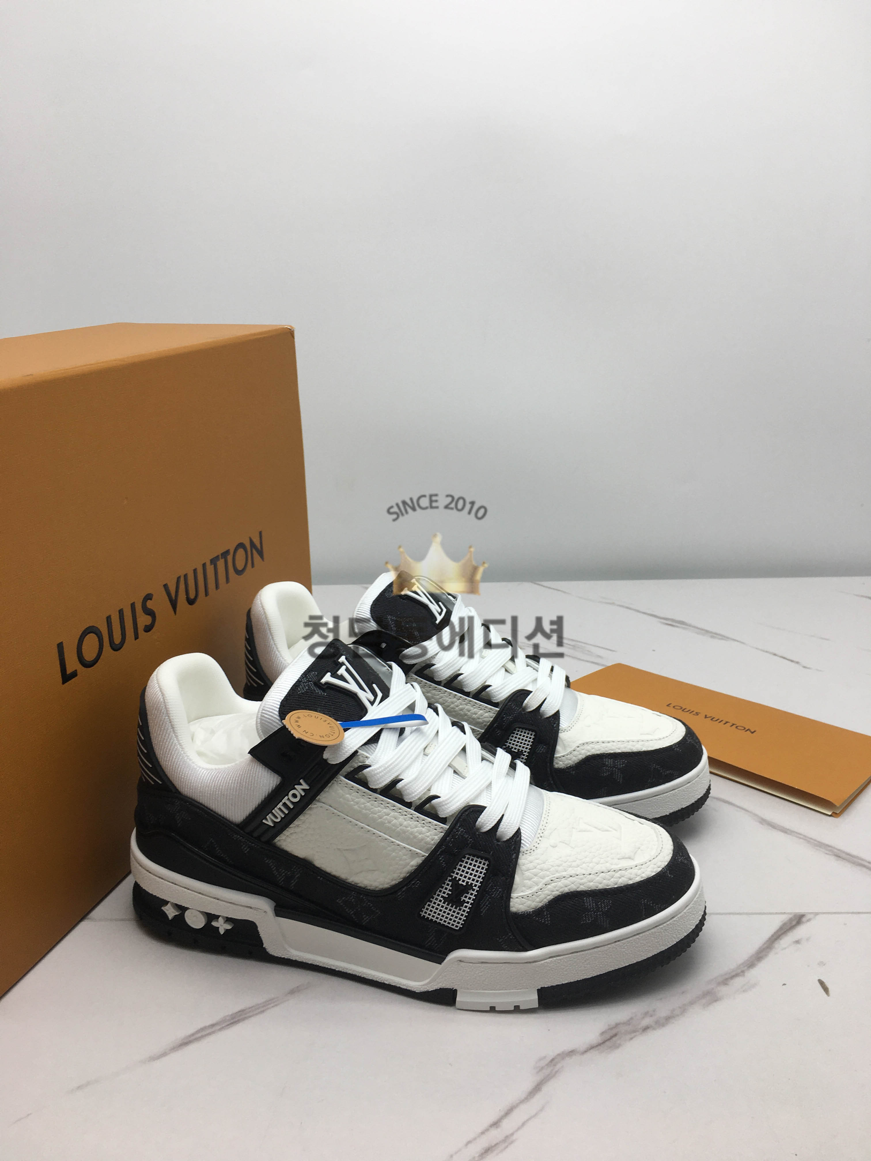 루이비통 트레이너 스니커즈 (남녀공용)